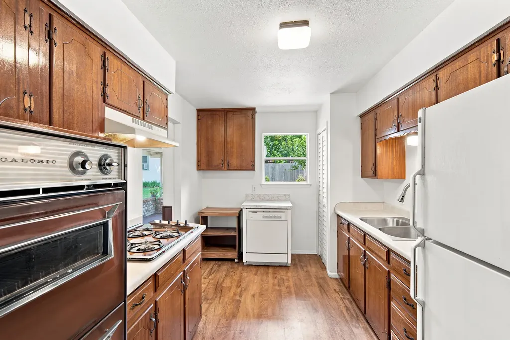 1508 Hillside Drive Midlothian TX 76065