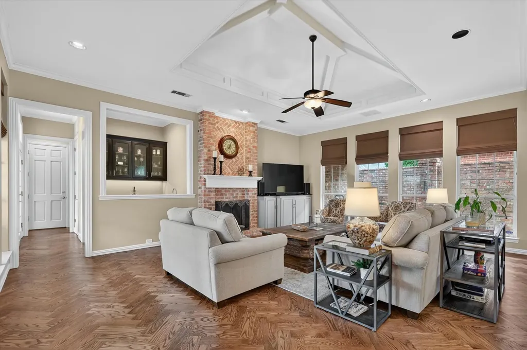 4827 Sandestin Drive Dallas TX 75287