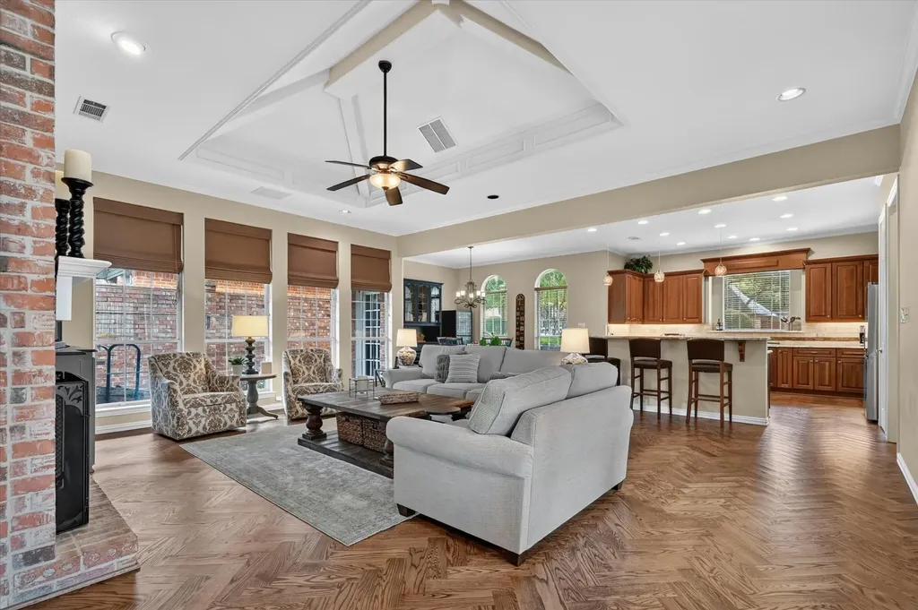 4827 Sandestin Drive Dallas TX 75287
