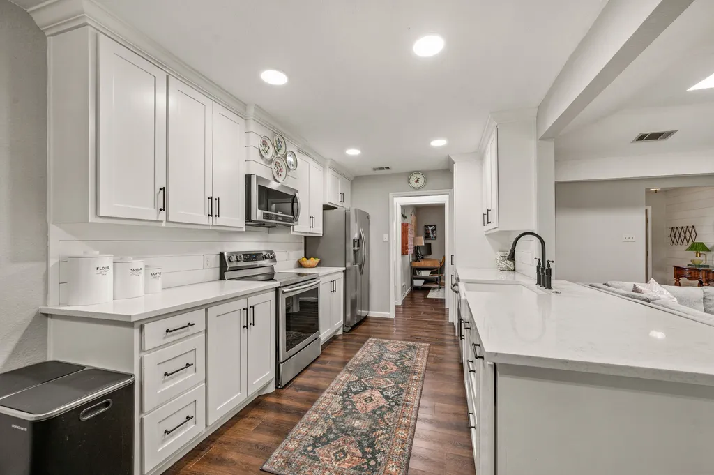 1337 Storm Drive Bedford TX 76022