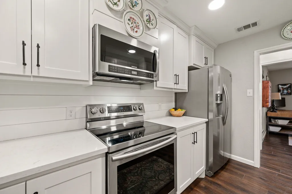 1337 Storm Drive Bedford TX 76022