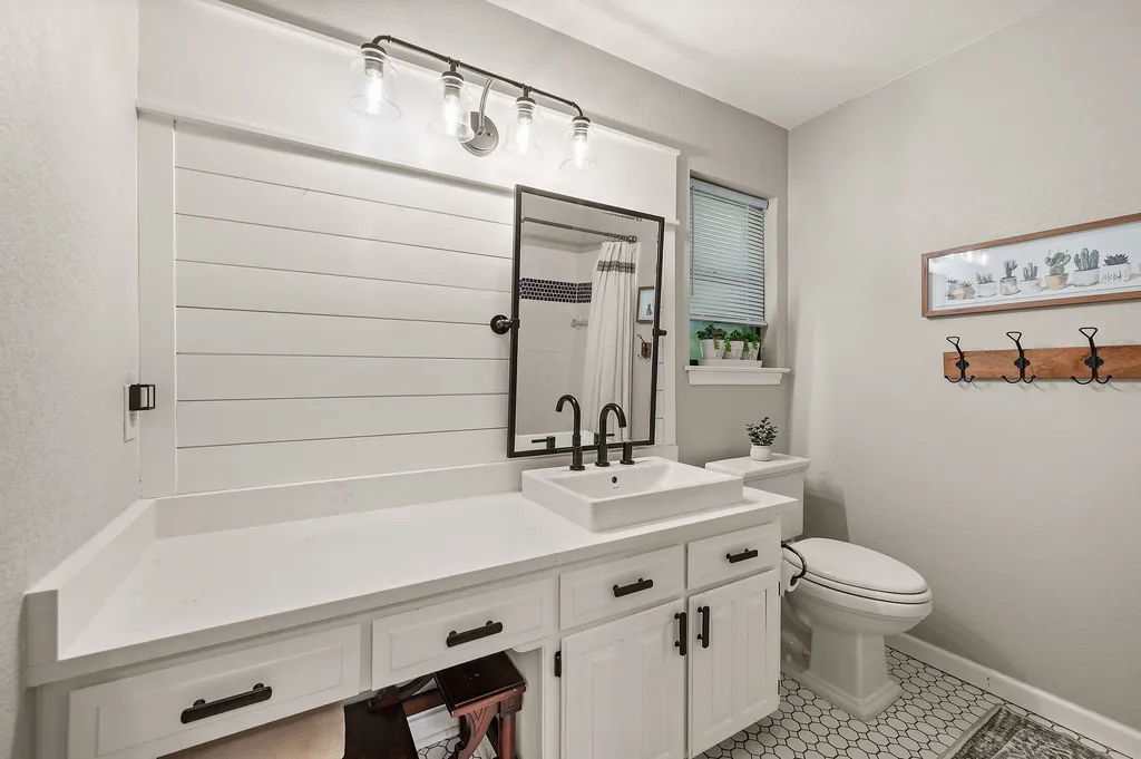 1337 Storm Drive Bedford TX 76022