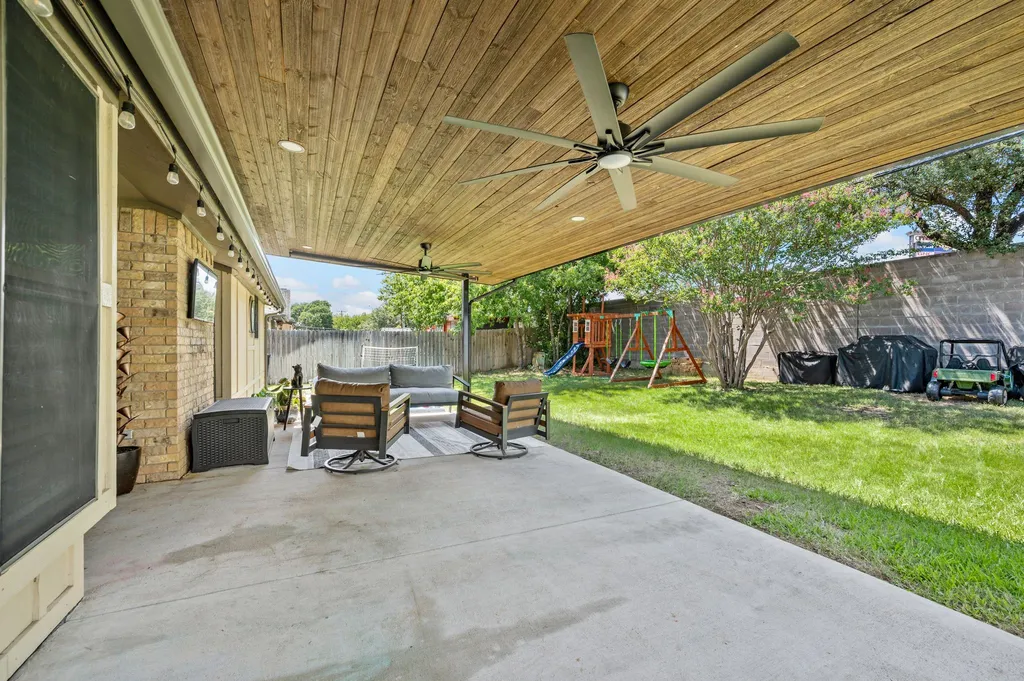 1337 Storm Drive Bedford TX 76022