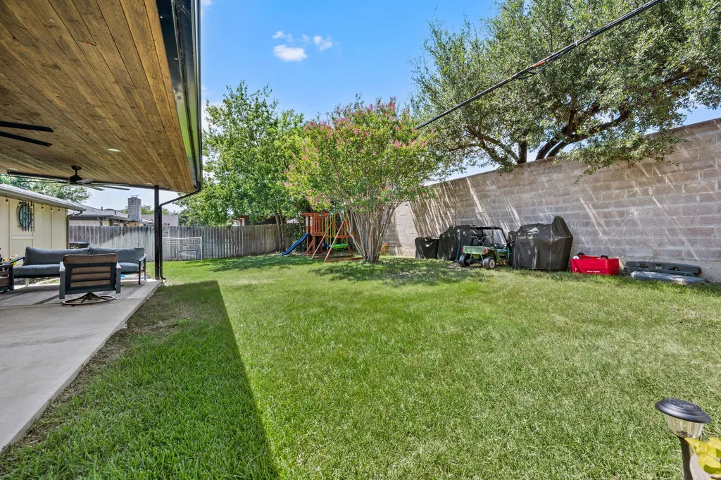 1337 Storm Drive Bedford TX 76022