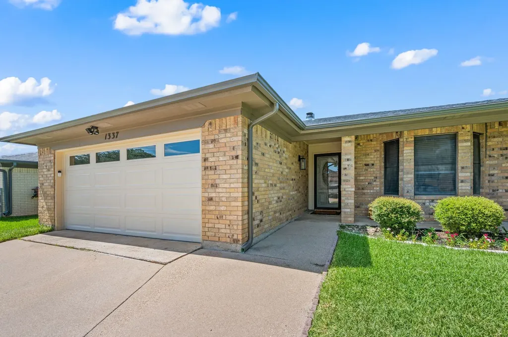 1337 Storm Drive Bedford TX 76022