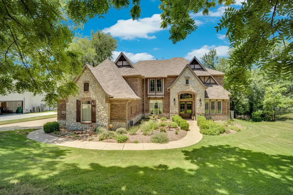 1811 Magic Valley Lane Cedar Hill TX 75104