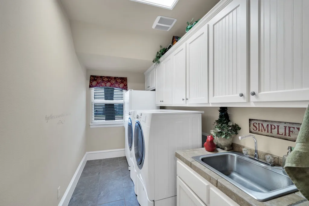 1811 Magic Valley Lane Cedar Hill TX 75104