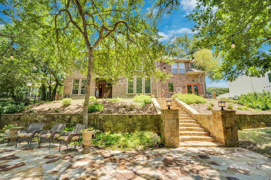 1811 Magic Valley Lane Cedar Hill TX 75104