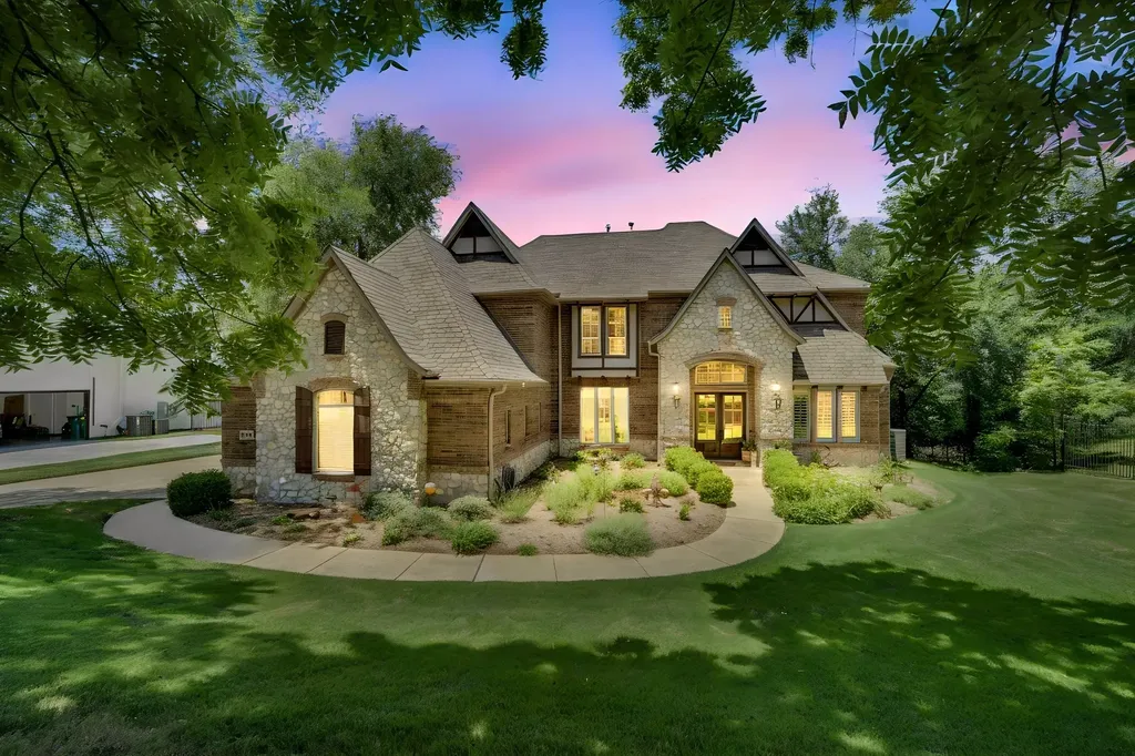 1811 Magic Valley Lane Cedar Hill TX 75104