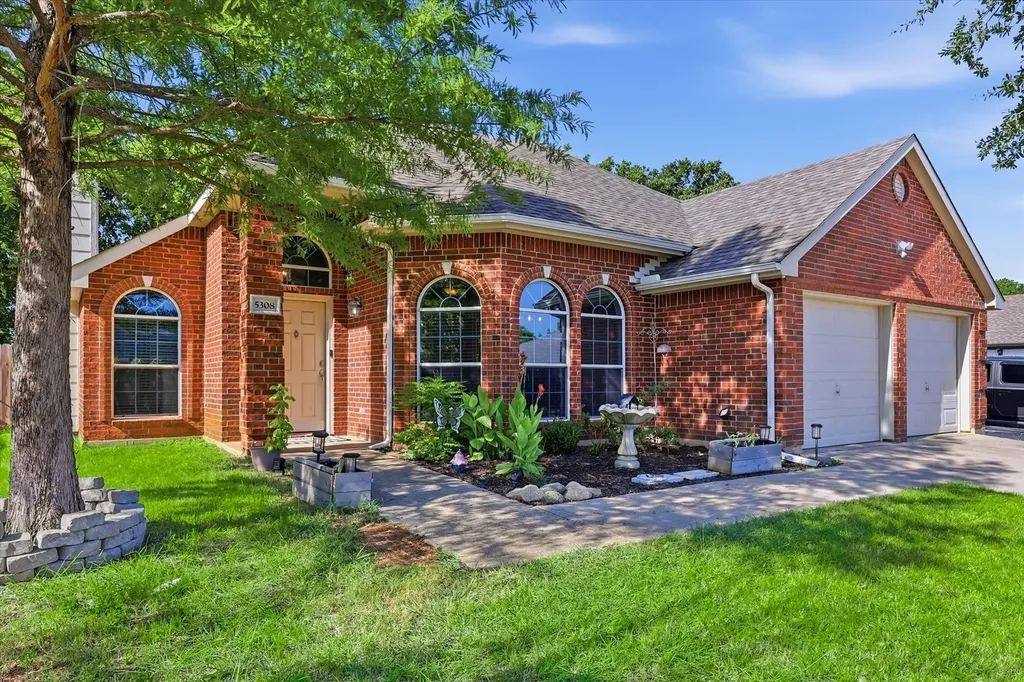 5308 Kayanne Lane Denton TX 76208