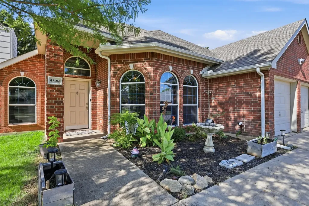5308 Kayanne Lane Denton TX 76208