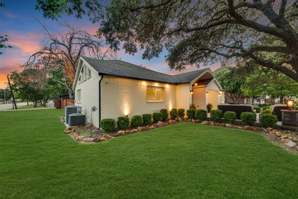 310 Travis Street Roanoke TX 76262