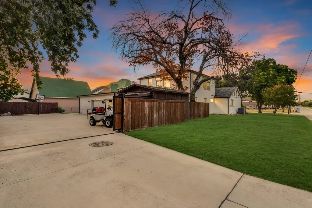 310 Travis Street Roanoke TX 76262