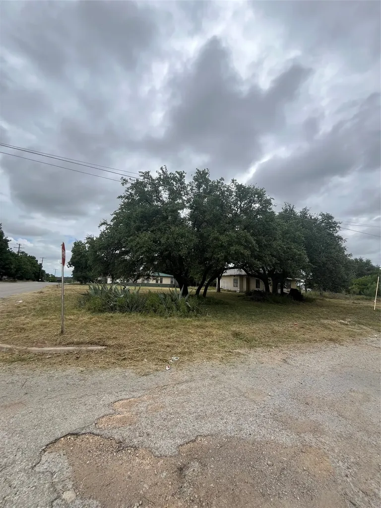 706 5th Brady TX 76825