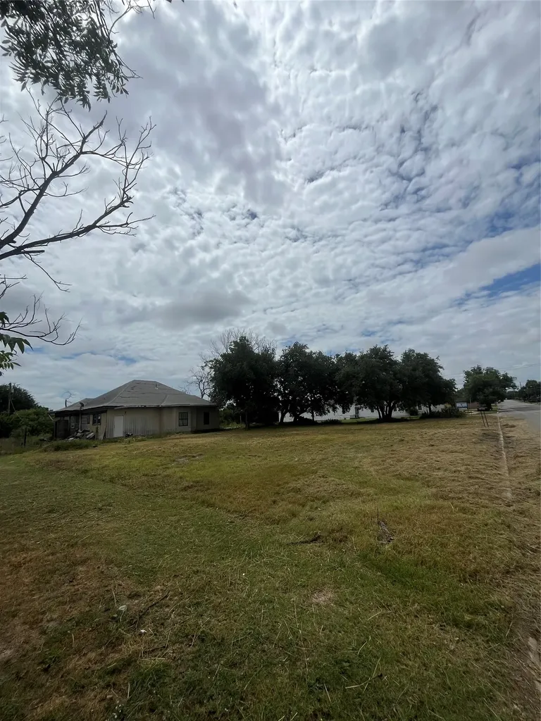 706 5th Brady TX 76825