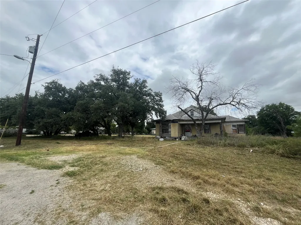 706 5th Brady TX 76825