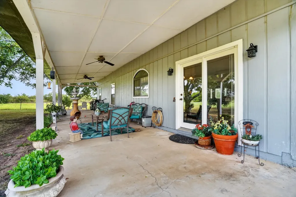 13143 N Highway 281 Perrin TX 76486