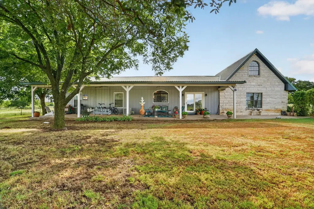 13143 N Highway 281 Perrin TX 76486
