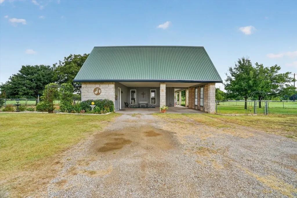 13143 N Highway 281 Perrin TX 76486