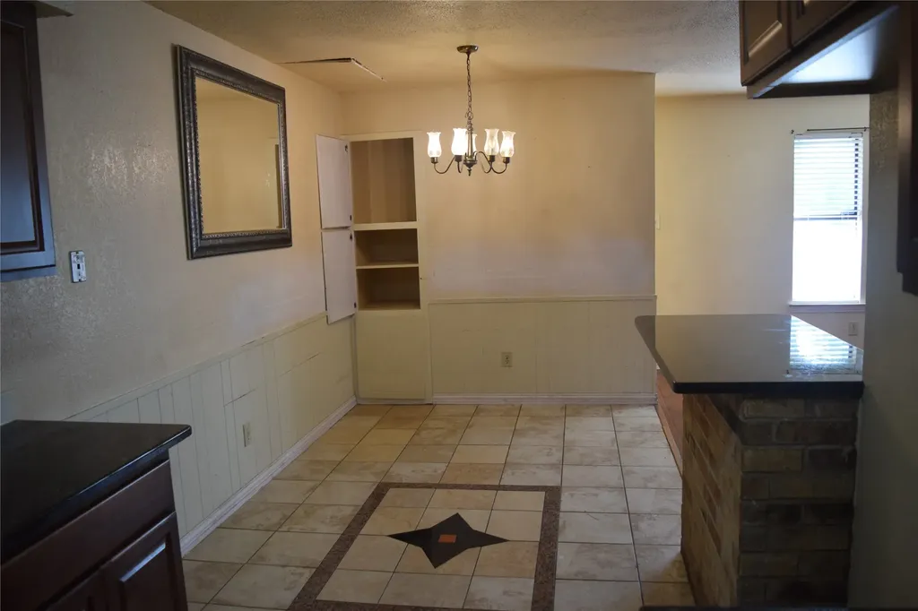 1806 Family Circle Grand Prairie TX 75051
