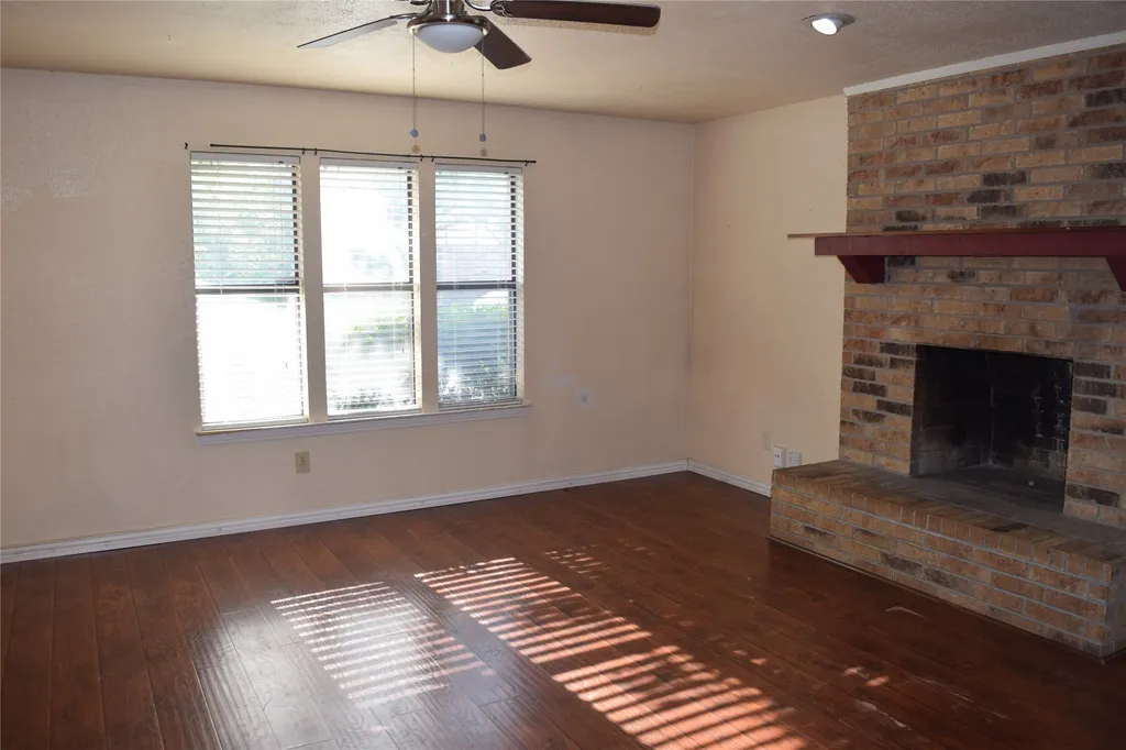 1806 Family Circle Grand Prairie TX 75051