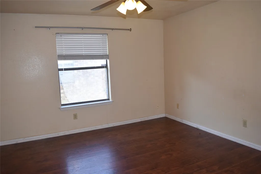 1806 Family Circle Grand Prairie TX 75051