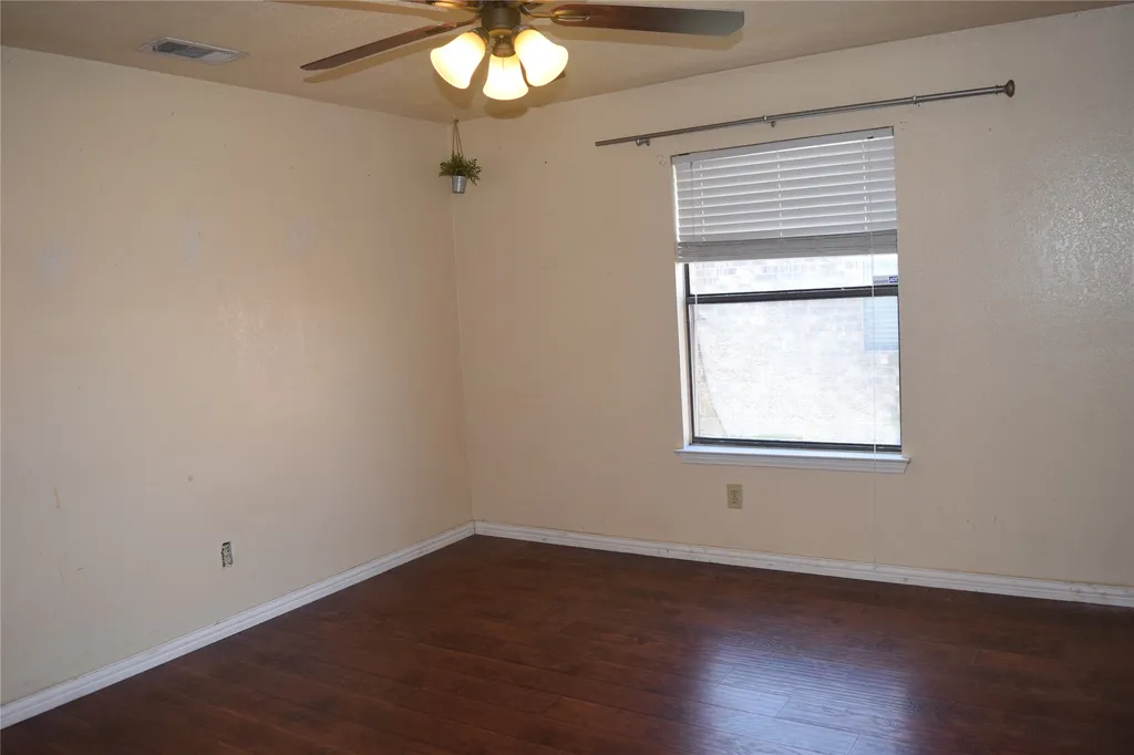 1806 Family Circle Grand Prairie TX 75051