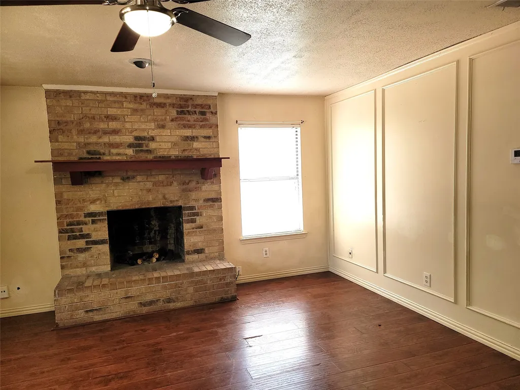 1806 Family Circle Grand Prairie TX 75051