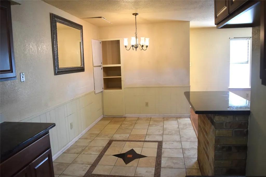 1806 Family Circle Grand Prairie TX 75051