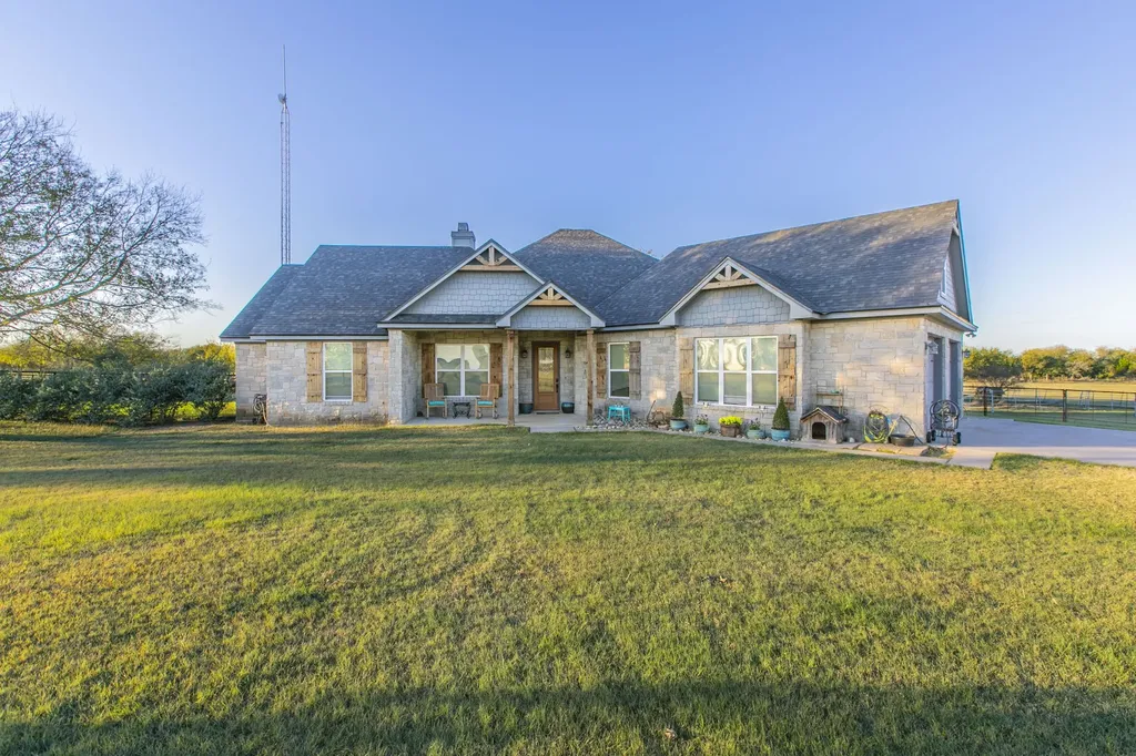 308 Wildflower Mcgregor TX 76657