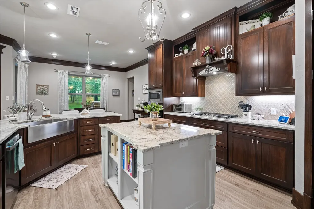 4002 Shadow Ridge Lane Longview TX 75605