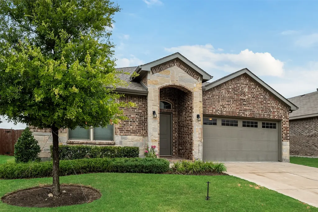 517 Frenchpark Drive Fort Worth TX 76052