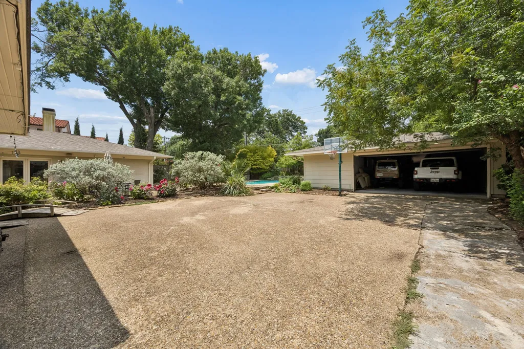 8423 Santa Clara Drive Dallas TX 75218