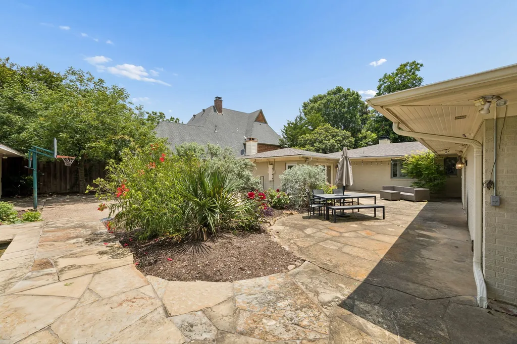 8423 Santa Clara Drive Dallas TX 75218