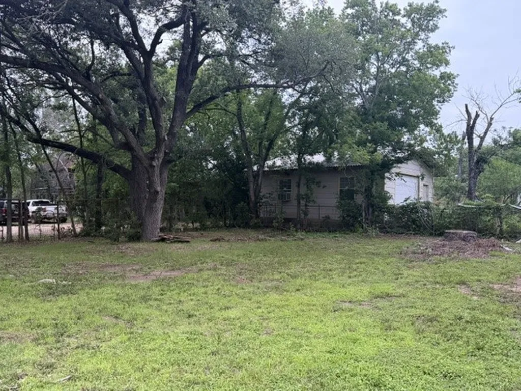 405 E Evans Street Hearne TX 77859