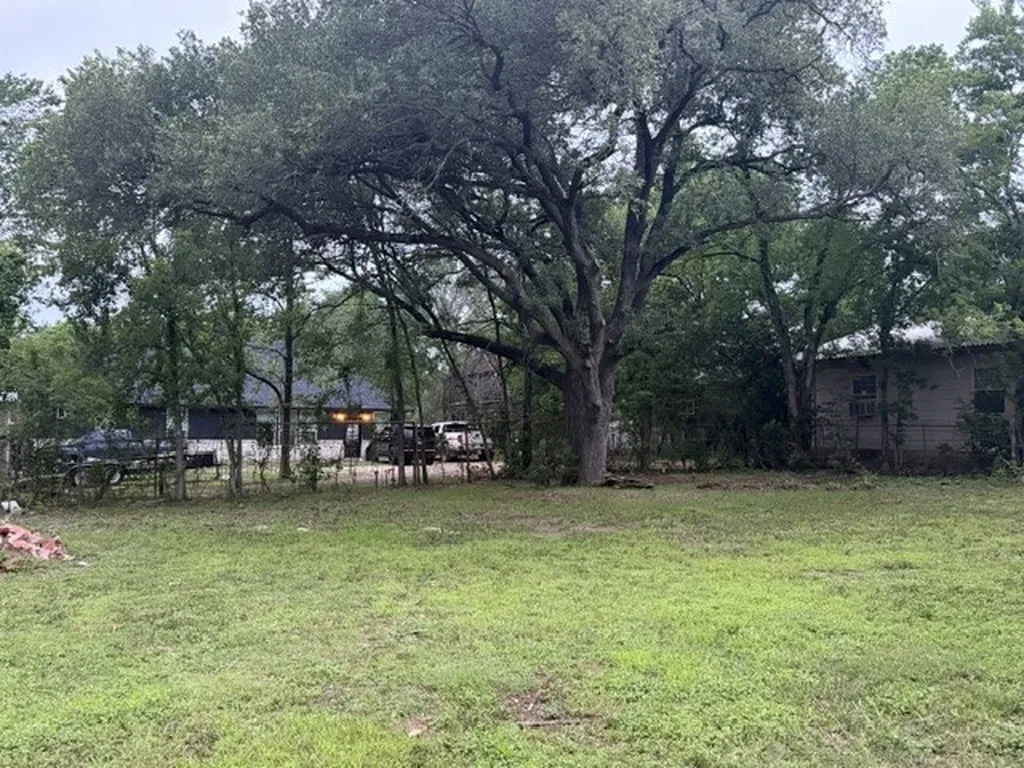 405 E Evans Street Hearne TX 77859