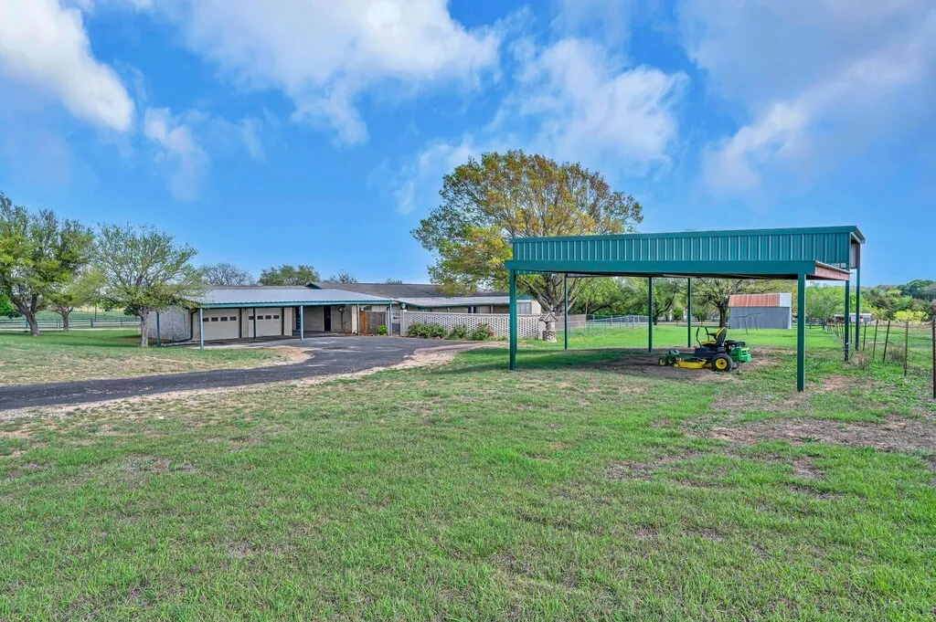 596 Saffle Road Robinson TX 76706