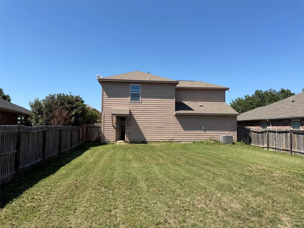 110 Cowpoke Court Newark TX 76071