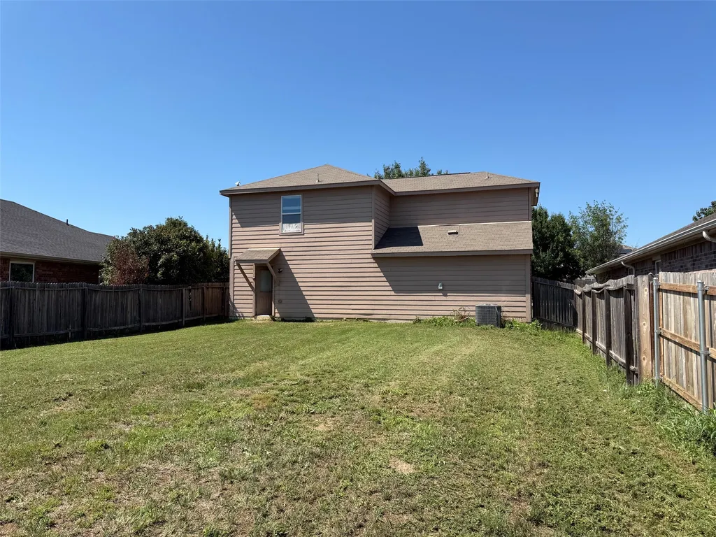 110 Cowpoke Court Newark TX 76071