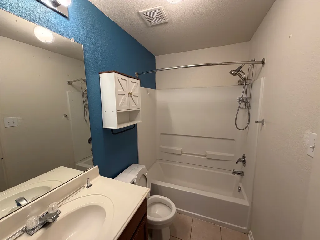 110 Cowpoke Court Newark TX 76071