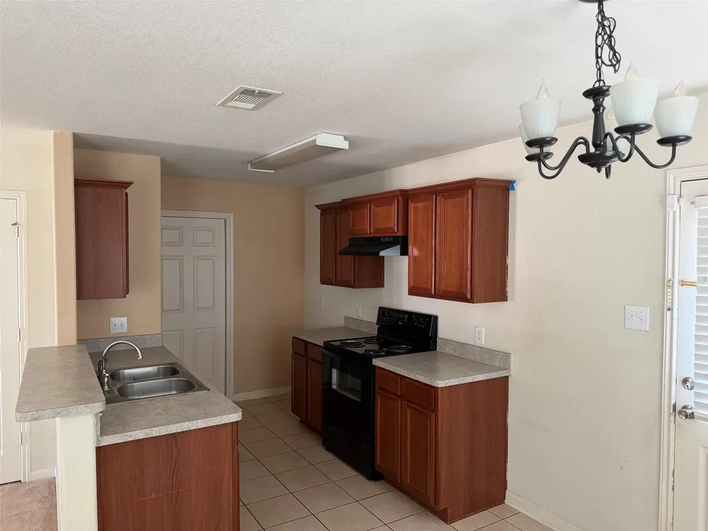 110 Cowpoke Court Newark TX 76071
