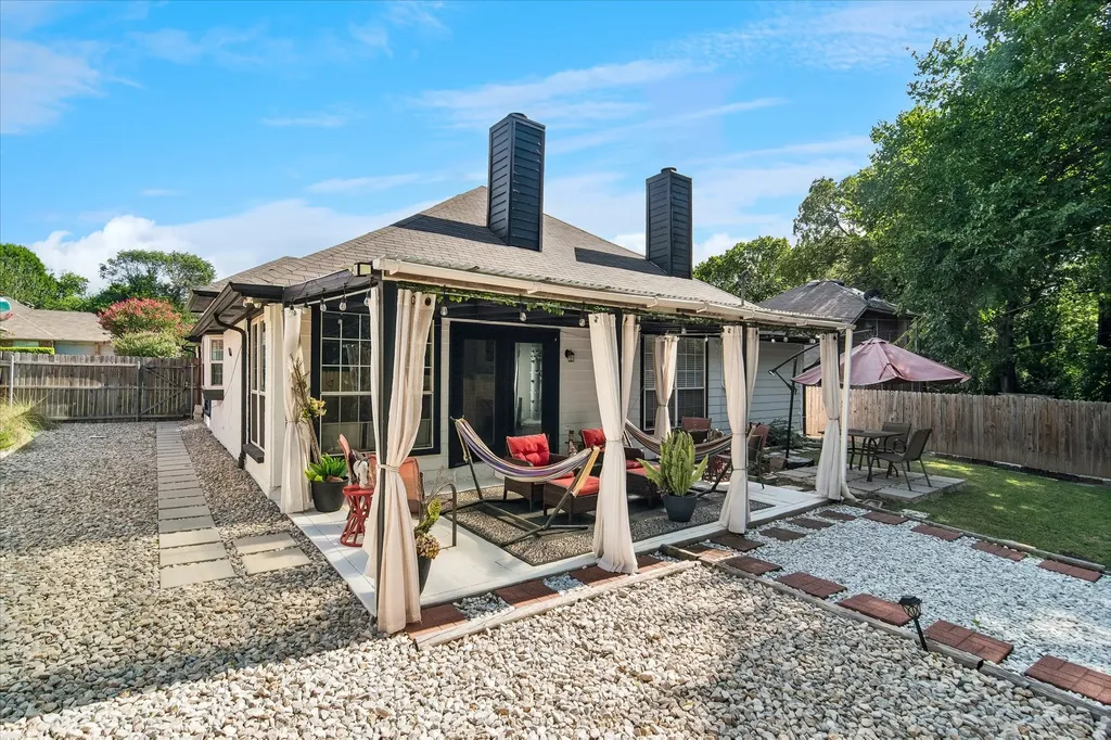 804 Clover Hill Lane Cedar Hill TX 75104
