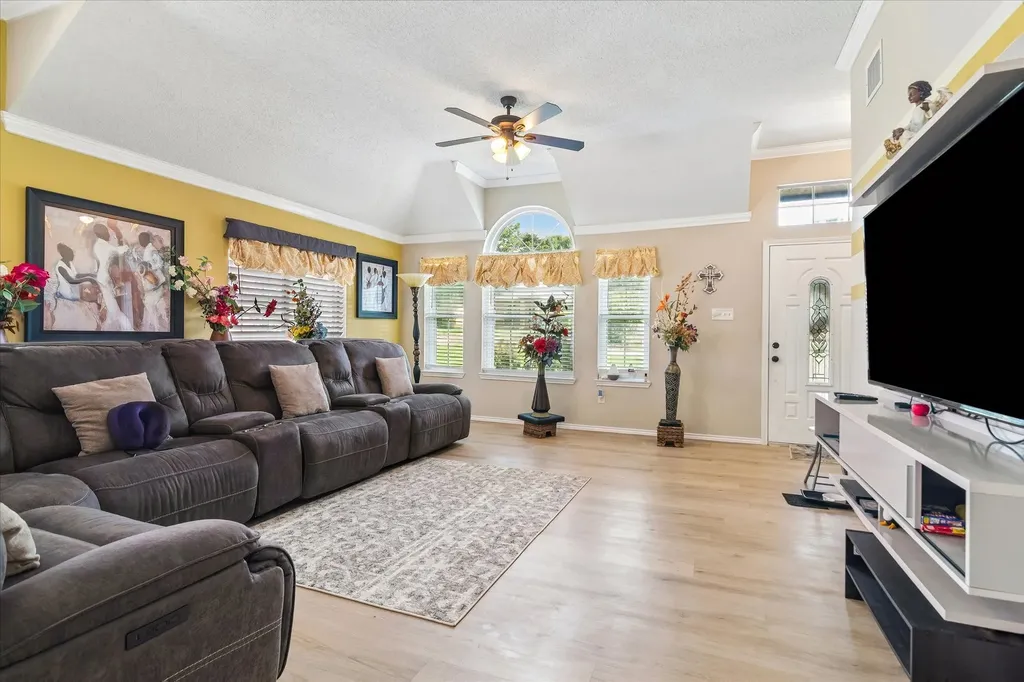 804 Clover Hill Lane Cedar Hill TX 75104