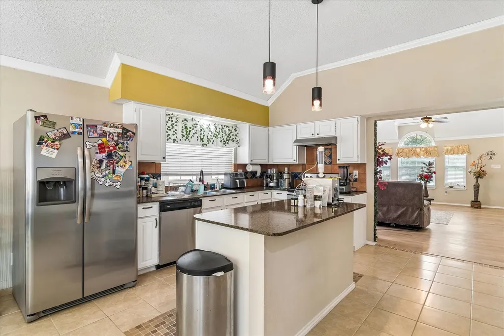 804 Clover Hill Lane Cedar Hill TX 75104