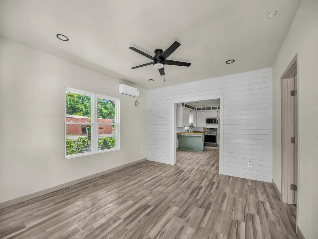 4805 Parrish Road Haltom City TX 76117