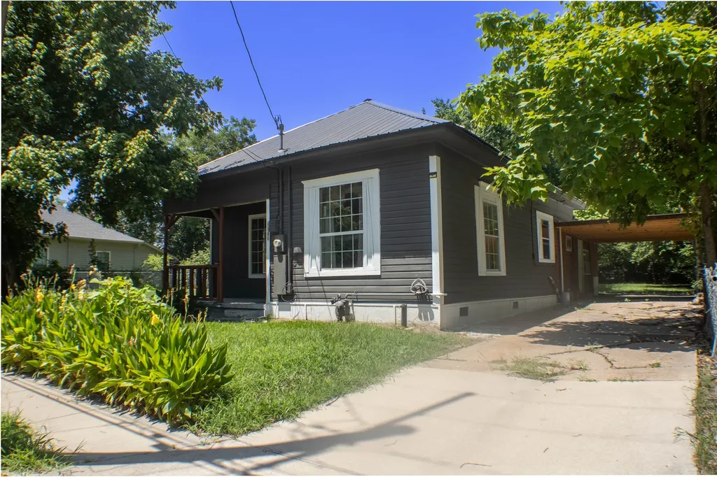 1106 6th Street SE Paris TX 75460