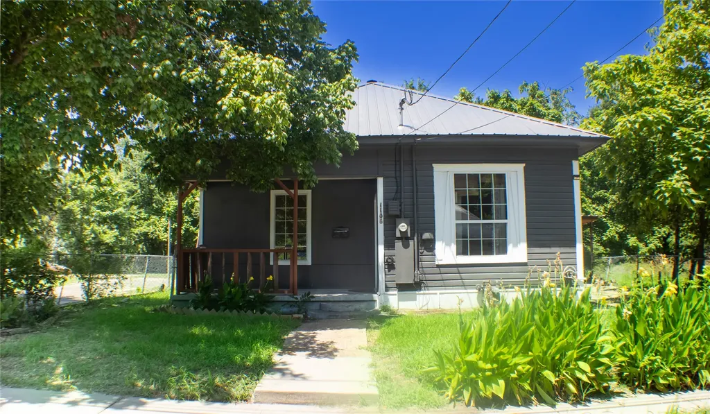 1106 6th Street SE Paris TX 75460