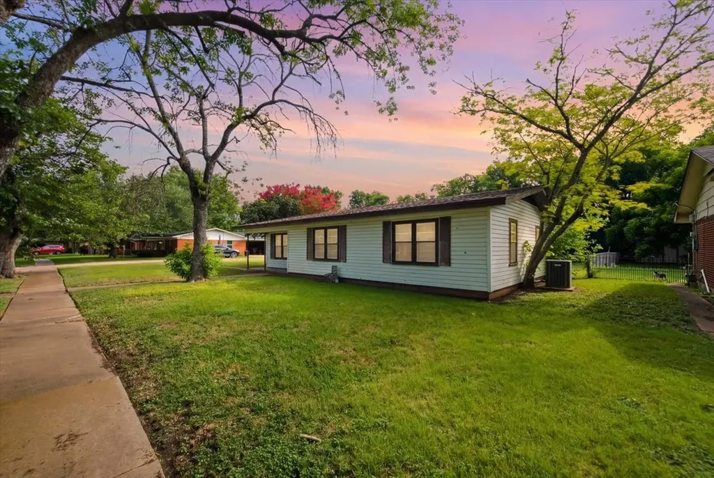 156 Bowie Mcgregor TX 76657
