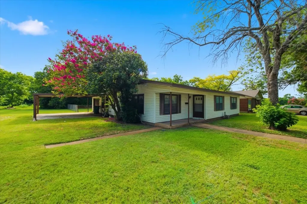 156 Bowie Mcgregor TX 76657