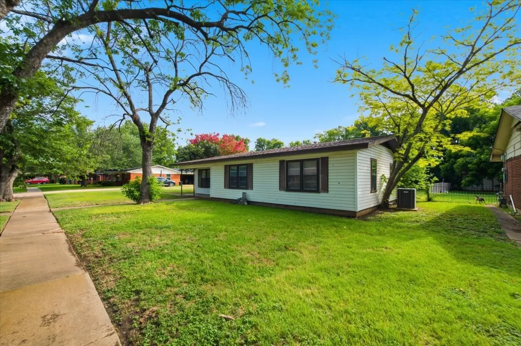 156 Bowie Mcgregor TX 76657